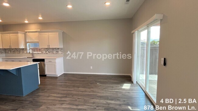 Foto del edificio - Modern 4 BD | 2.5 BA Home in Woodburn