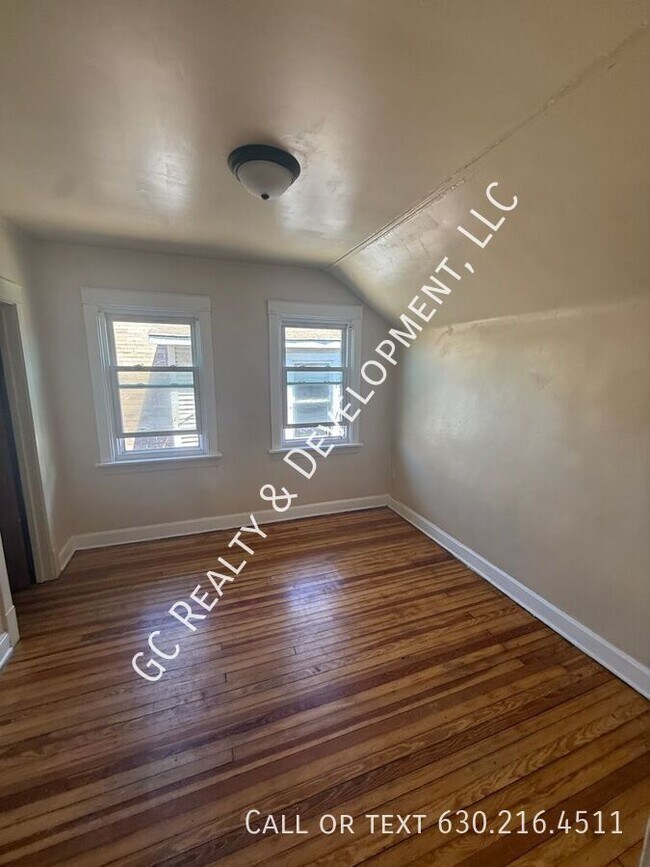Building Photo - 10225 S Perry Ave