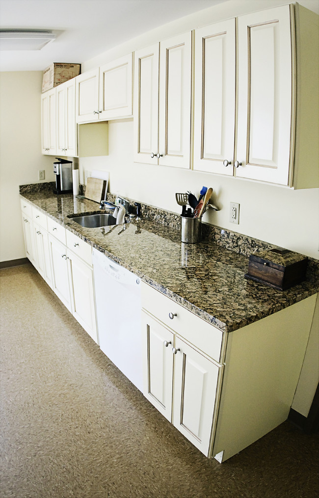 Kitchen - Pinecrest at Essex (Senior Living Community)