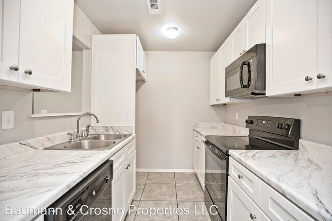 Building Photo - 3 br, 2 bath Apartment - 1104 Holly St A