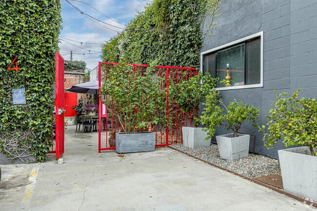 Building Photo - Studios at Walnut