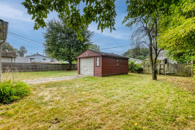 Building Photo - 1234 E Elza Ave
