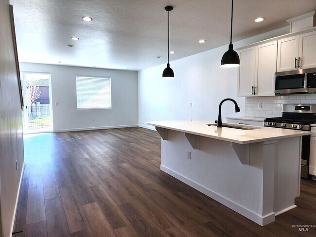 Building Photo - 362 N Lagrasse Ln