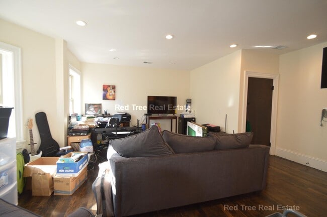 Building Photo - 29 Commonwealth Terrace