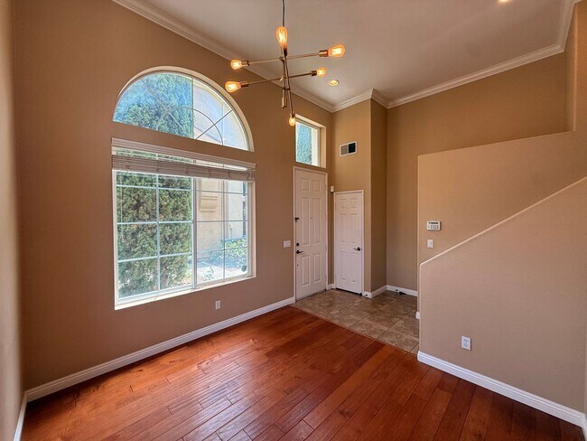 Foto del edificio - Spacious 2BD/2.5BA Townhome in Carmel Valley with Pool, Spa & Fitness Center