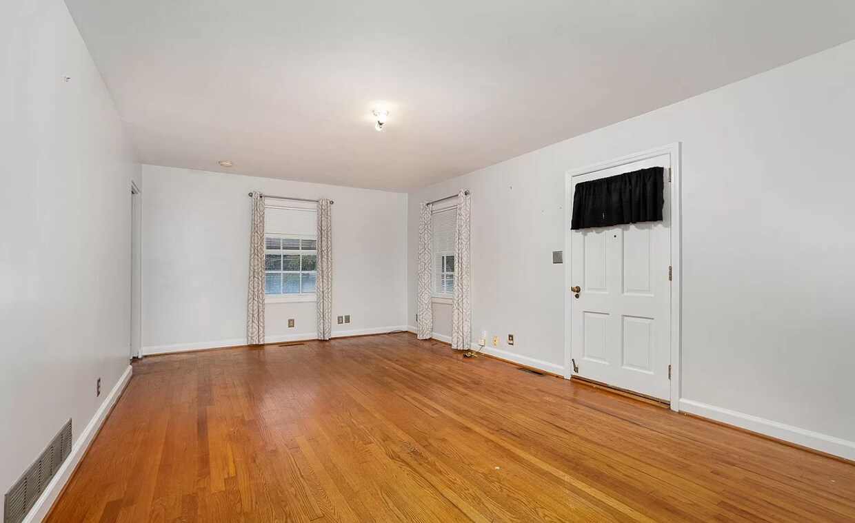 Foto del edificio - 708 N King Charles Rd