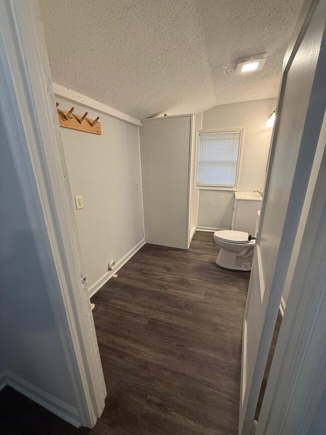 Building Photo - 203 Seymore Ave