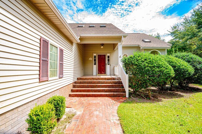 Building Photo - 6118 Gondolier Dr