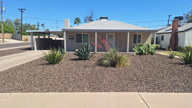 Foto del edificio - 1748 W Glenrosa Ave