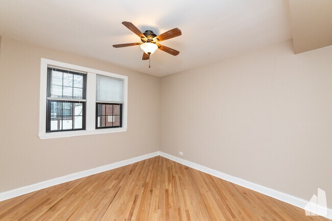 Foto del edificio - 894 Green Bay Rd