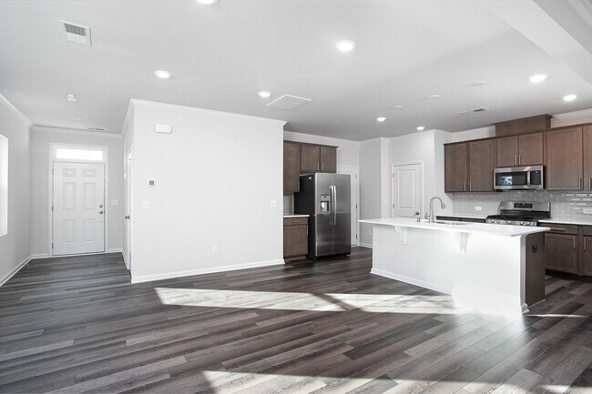 Building Photo - Available 8/10/25! 2 Story Home Near Trian...