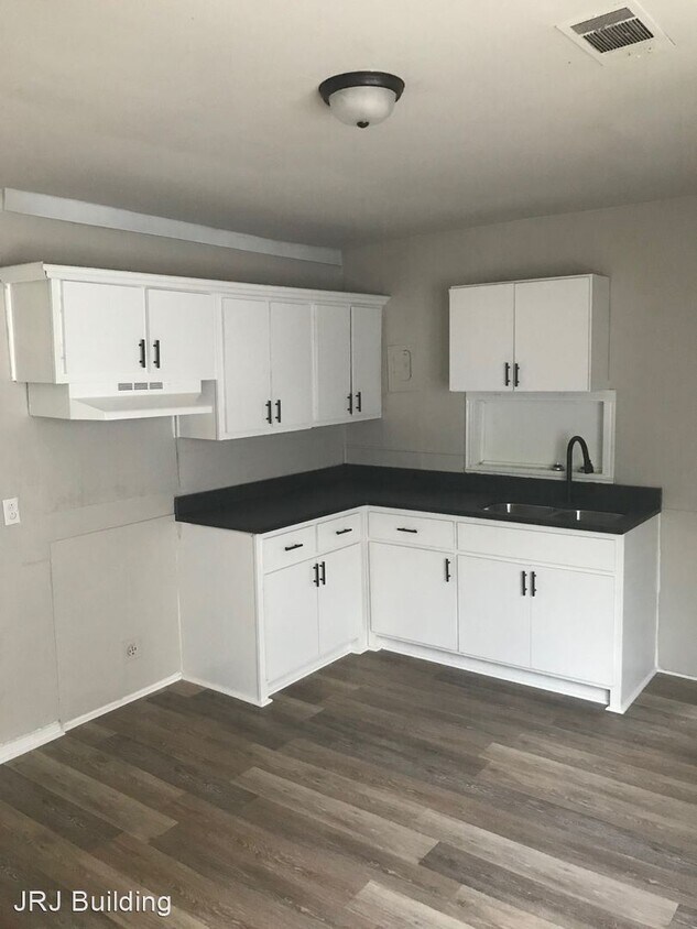 Foto principal - 3 br, 1 bath House - 912 Adams Street
