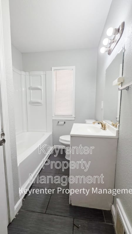 Building Photo - 1817 E 83rd Terrace