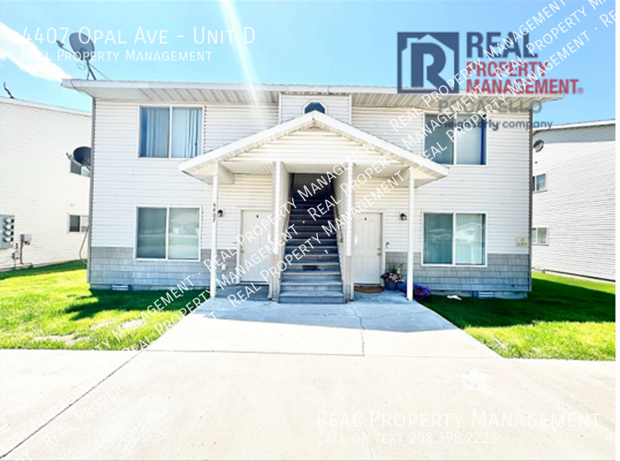 Primary Photo - 2 Bedroom 1 bath Apartment - Small dog all...