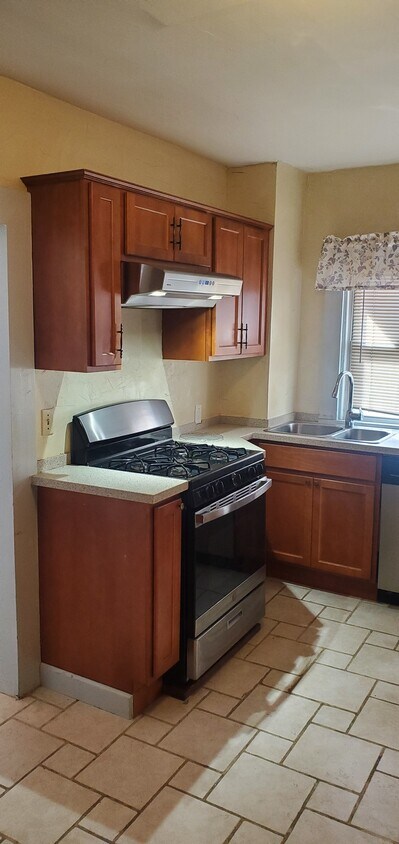 Kitchen - 1134 Trost Ave