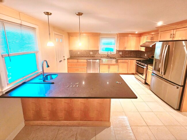 Building Photo - 11 Rockland Pl