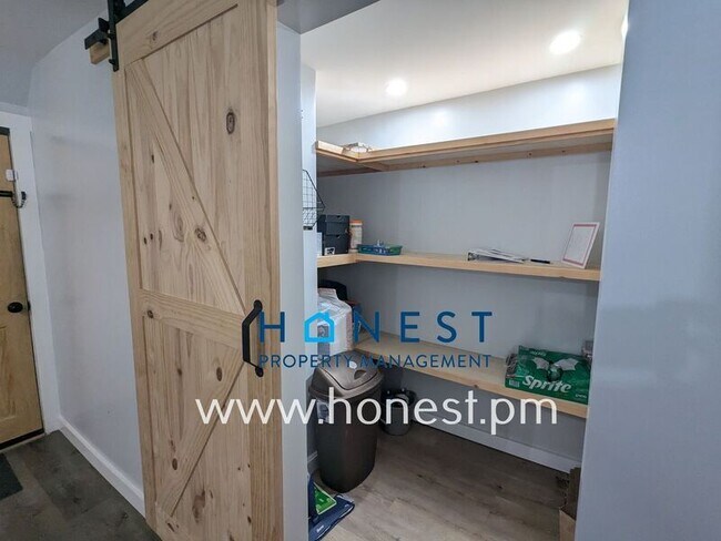 Foto del edificio - 162 College Ave