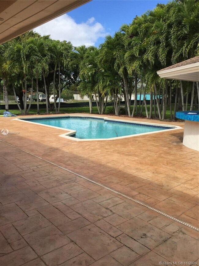 Foto del edificio - 11905 SW 49th St