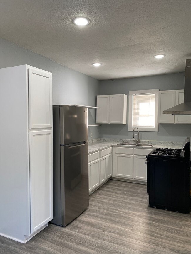 Building Photo - NICELY RENOVATED 2-BEDROOM HOUSE IN GOVERNMENT HILL