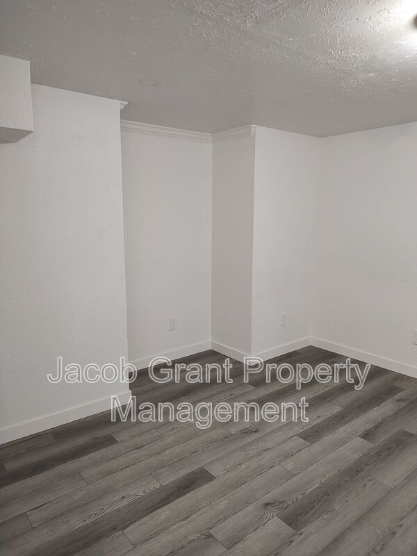 Building Photo - 66 N Stout Ave