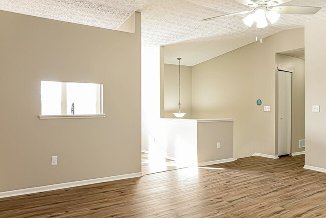 Building Photo - 794 Wallinger Dr