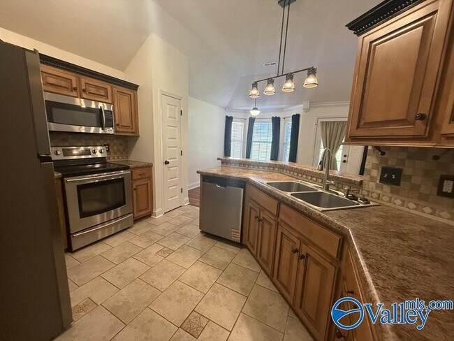 Foto del edificio - 104 Cypress Creek Dr