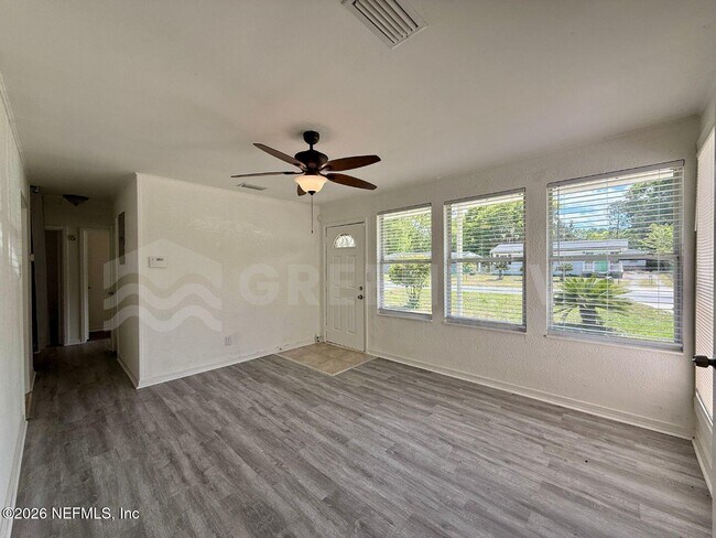 Foto del edificio - 4623 Suffolk Ave