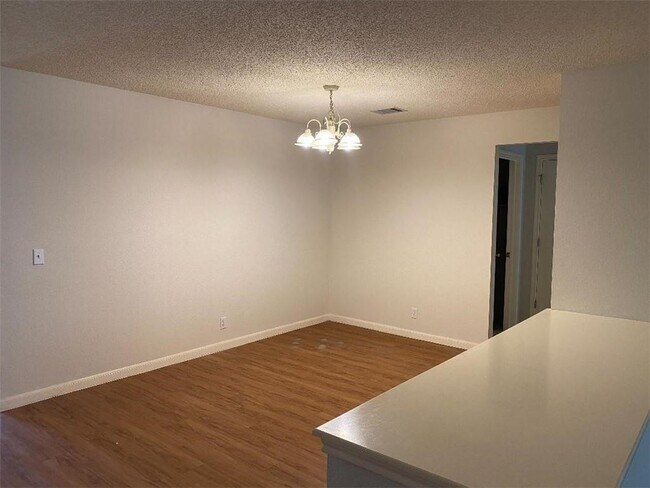 Building Photo - 4000 Barlow Dr