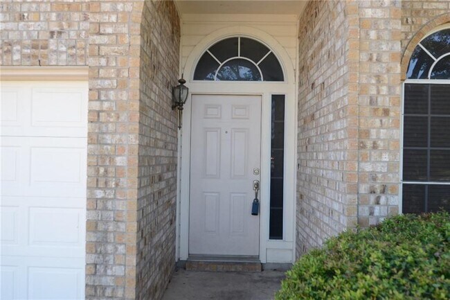 Building Photo - 3213 Sauls Dr
