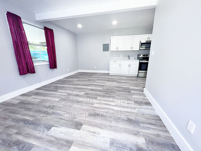 Foto del edificio - 1390 Riverland Rd