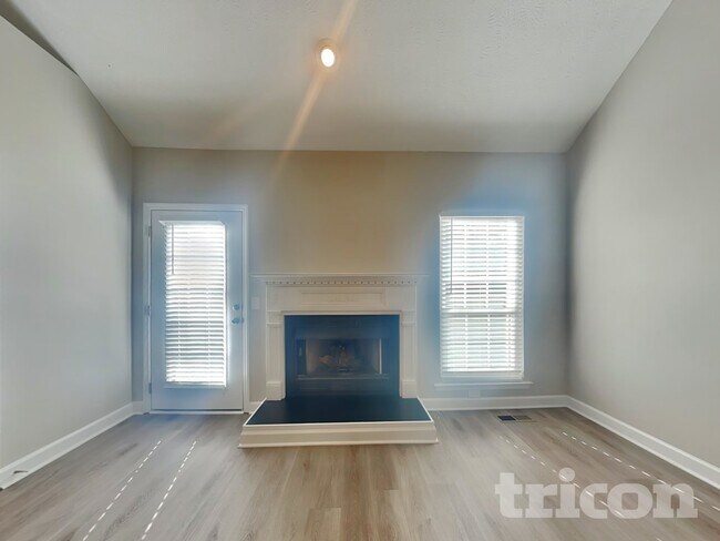 Foto del edificio - 6640 Sugar Valley Dr