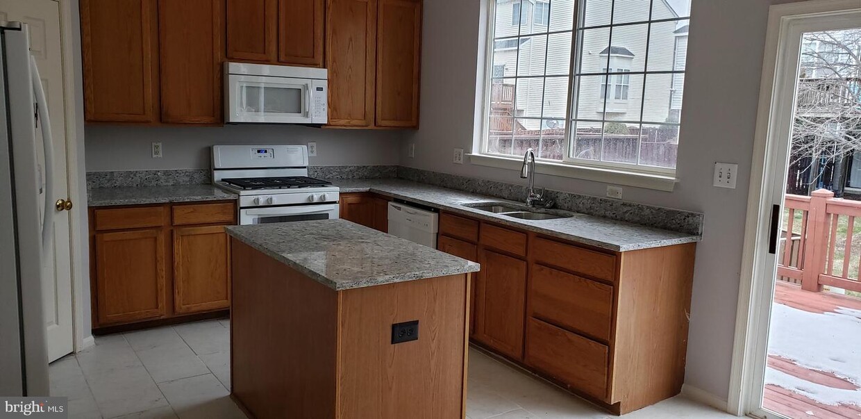 Primary Photo - 2483 Wheat Meadow Cir