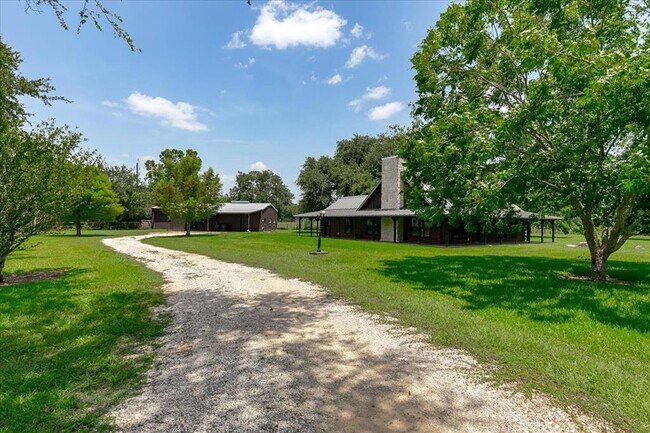 Building Photo - 33420 Fulshear Farms Rd