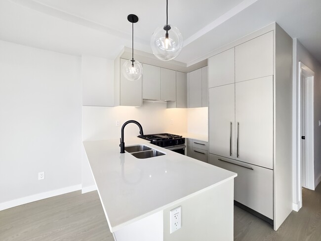 Building Photo - 8375 Broadcast Ave SW