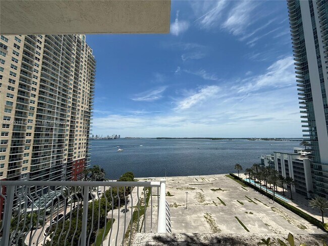 Building Photo - 1200 Brickell Bay Dr