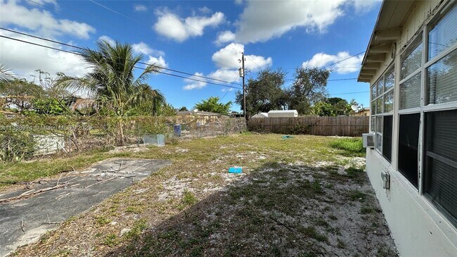Foto del edificio - 1701 NW 13th St