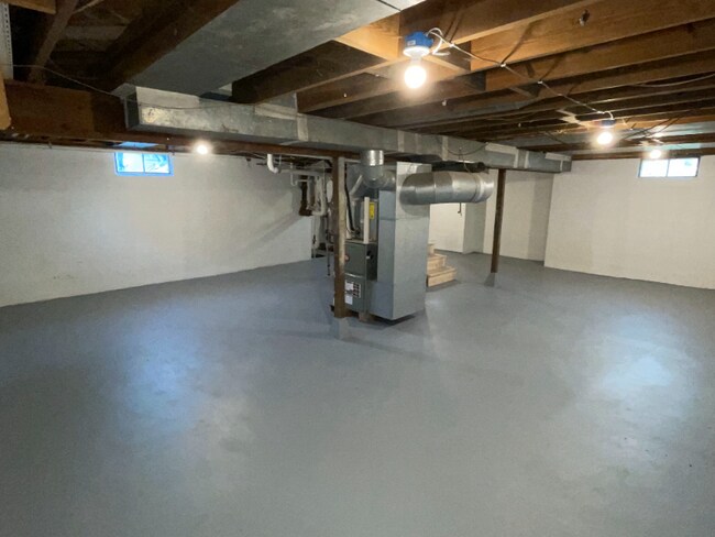 Foto del edificio - 112 E Main St