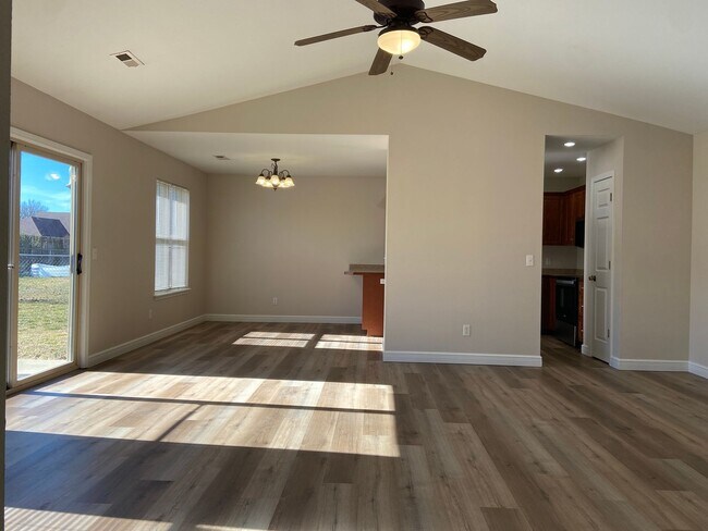 Foto del edificio - Single-Family Home in Evergreen Ridge, Hollister