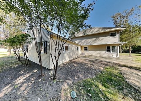 Building Photo - 1302 W 59th St