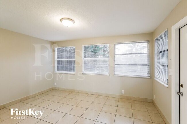 Building Photo - 3911 NW 34th Way