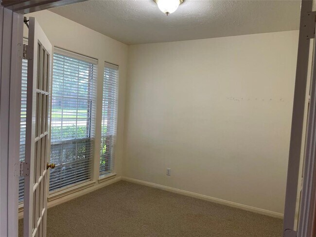 Foto del edificio - 4014 Laguna Point Ln
