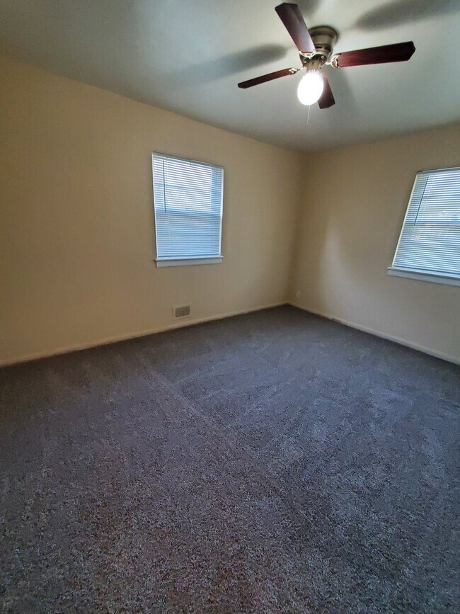 Building Photo - 3729 Kinnear Ave