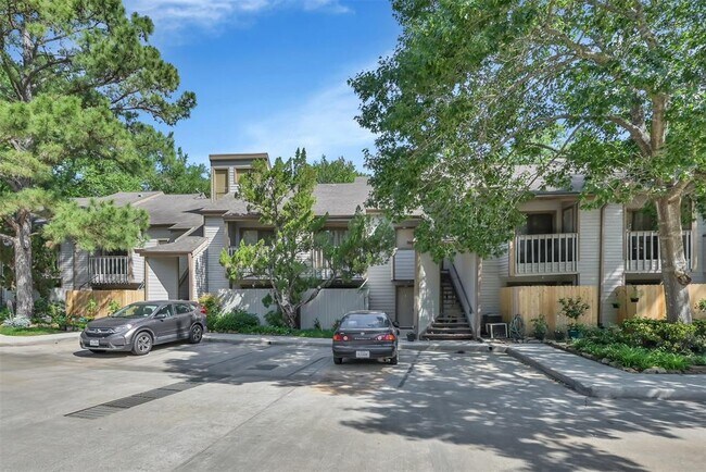 Building Photo - 3900 Aspen Dr