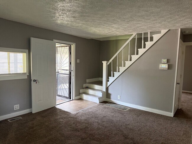 Building Photo - Spacious 3BR/1BA home with great floor plan, detached garage, enclosed porch and main level bedroom
