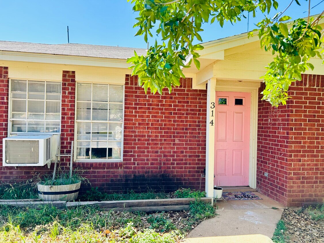 Foto principal - 314 SE Railroad St