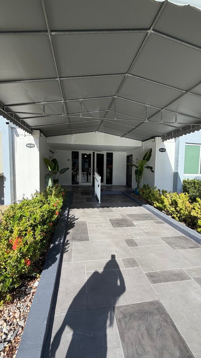 Building Photo - 9125 SW 77th Ave