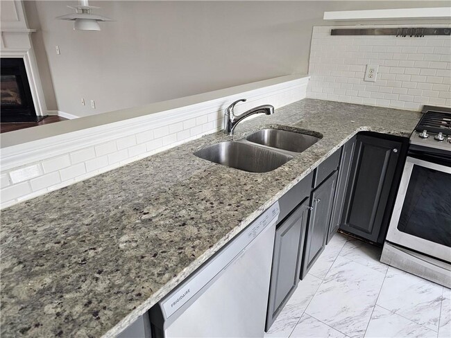 Foto del edificio - 1021 Thornborough Dr