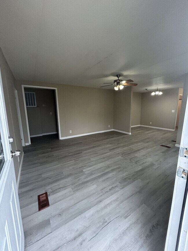 Foto del edificio - 200 Zackary St