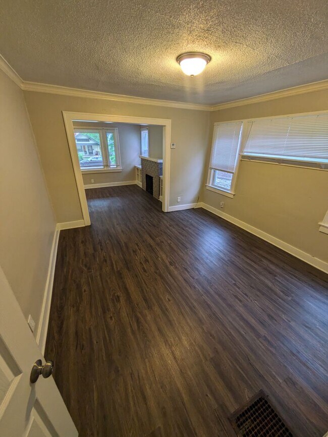 Foto del edificio - 5535 Woodland Ave