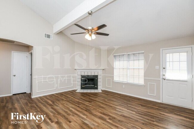 Foto del edificio - 609 Hollyberry Dr